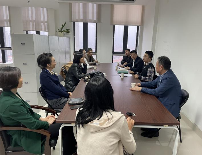 校侨联开会.png 校侨联开会.png