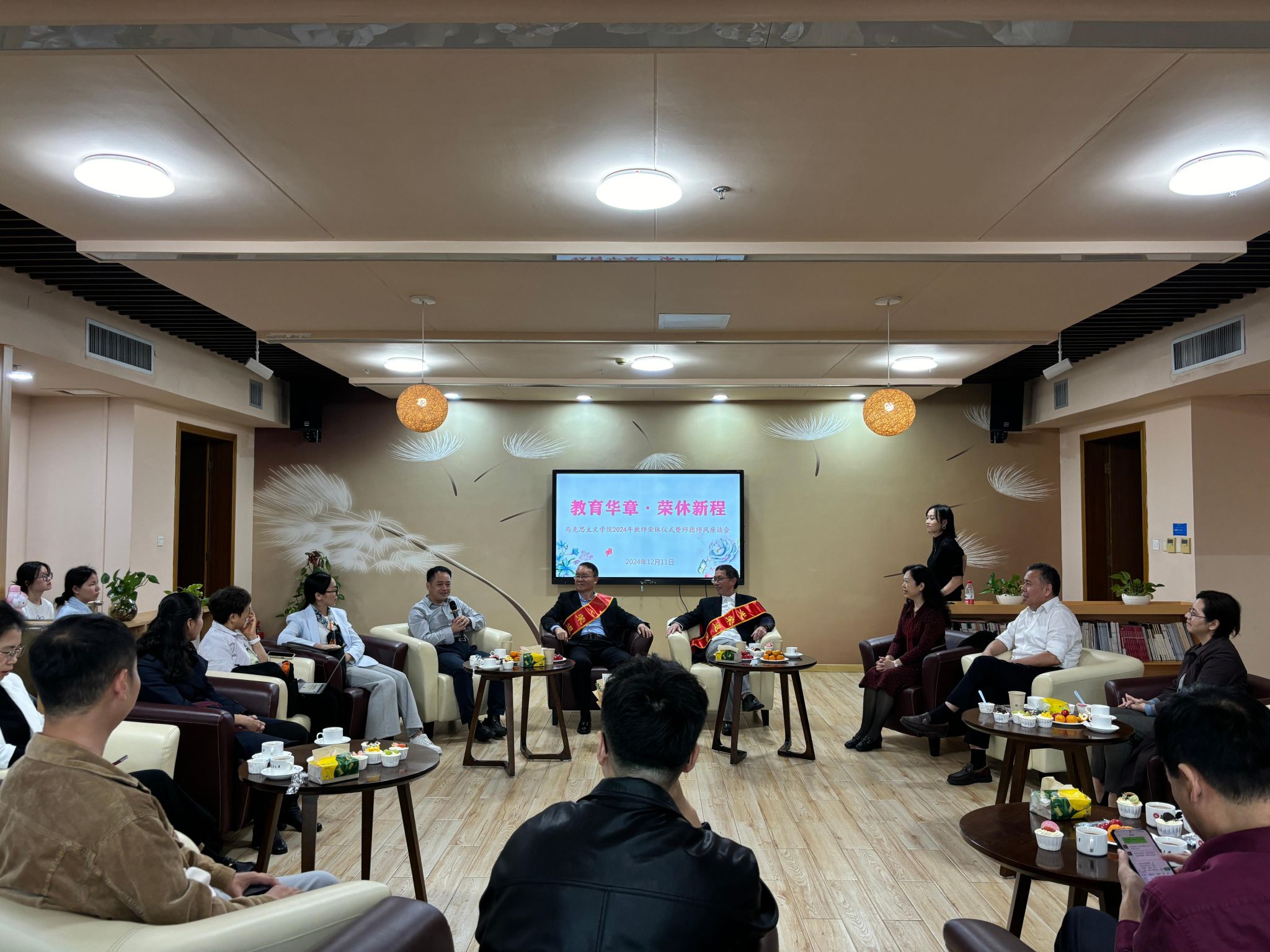 荣休1.jpg 荣休1.jpg